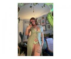 Belle petite chaude. Au +1 (514)800-9905